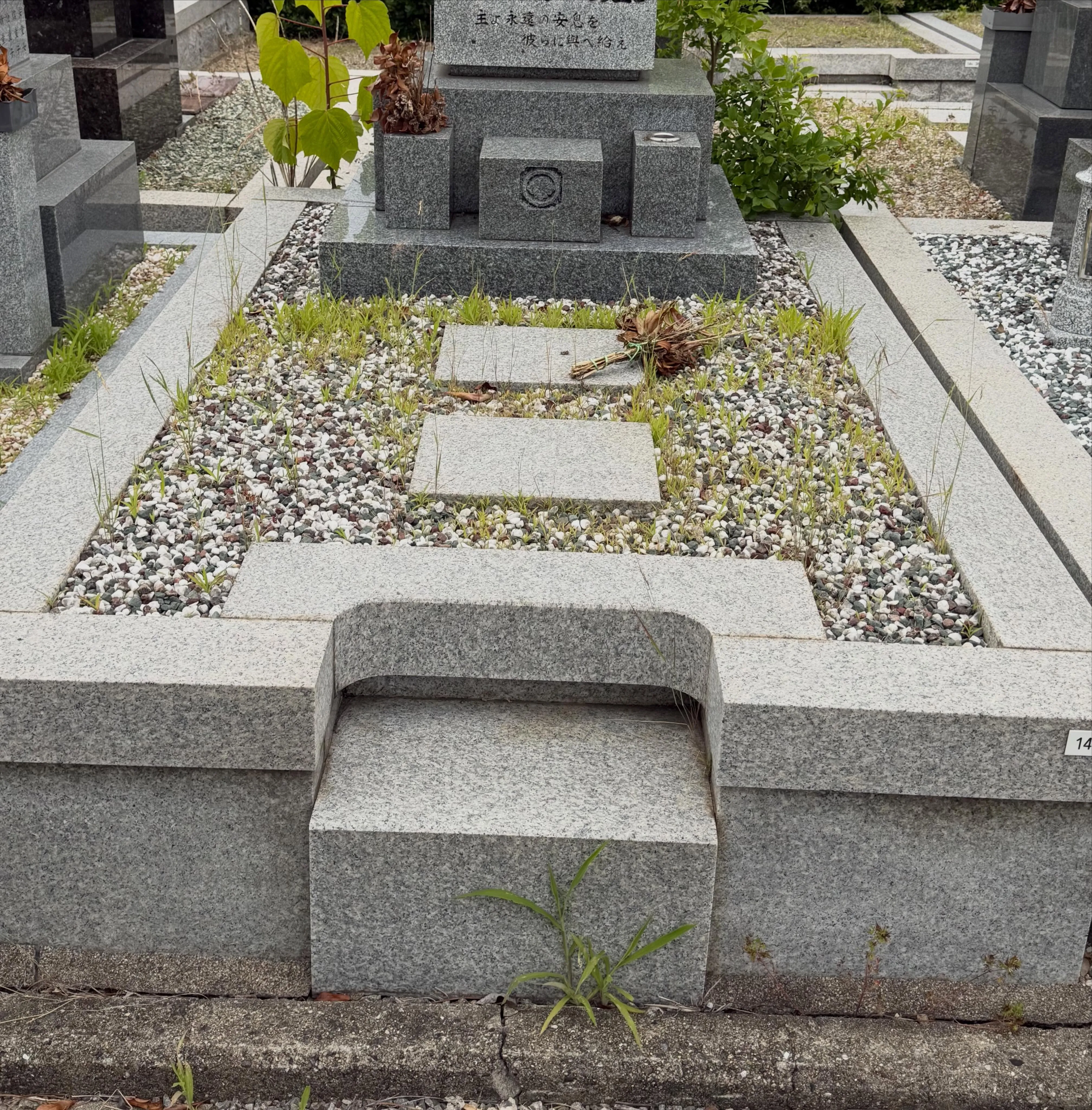 遠方の方や諸事情でお墓参りに行けない方のために、お墓参りの代...
